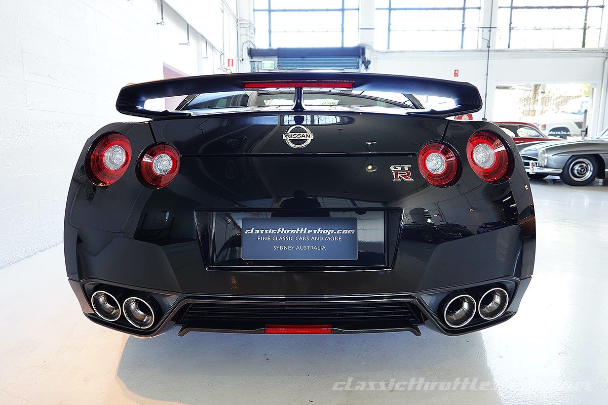 2014-Nissan-R35-GT-R-Black-Edition-5