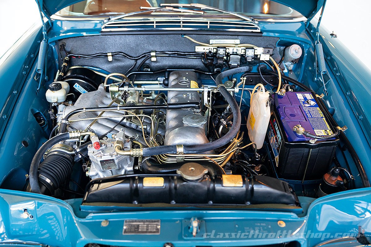 1967-Mercedes-Benz-250-SE-Blue-29