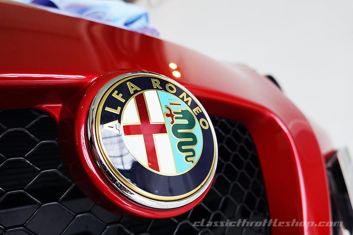 2015-Alfa-Romeo-4C-Rosso-Comeptizione-22