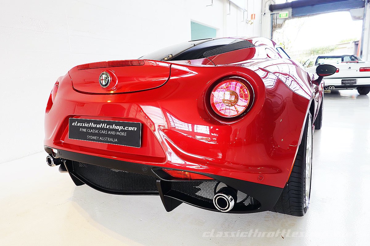 2015-Alfa-Romeo-4C-Rosso-Comeptizione-6