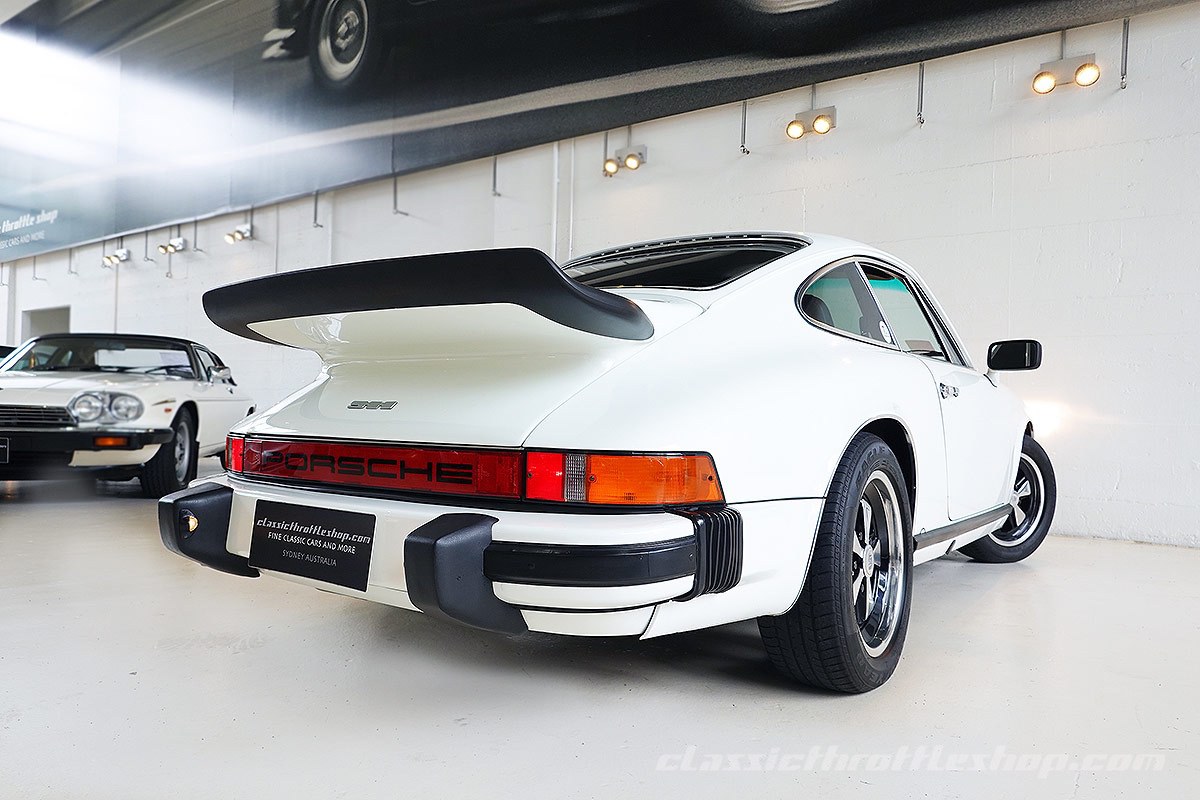 1976-Porsche-911-Alpine-White-11