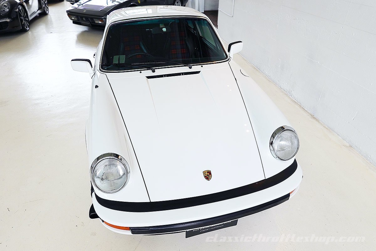 1976-Porsche-911-Alpine-White-12