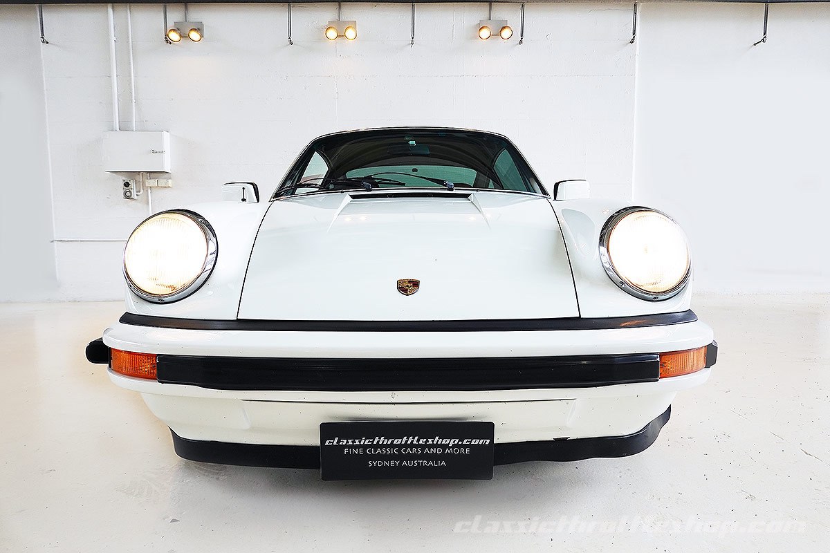 1976-Porsche-911-Alpine-White-9