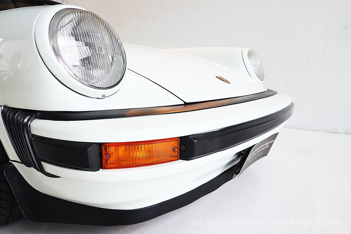 1977-Porsche-911-SC-White-16