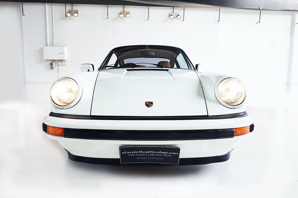 1977-Porsche-911-SC-White-9
