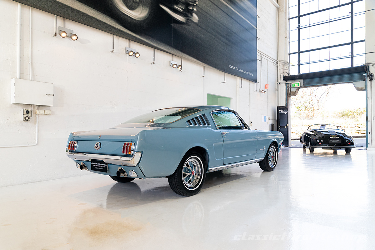 ford_mustang_2+2_fastback_blue_16