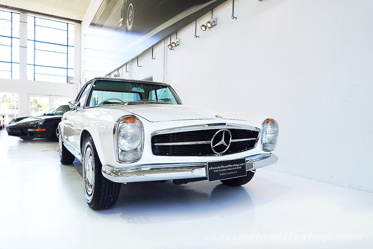 1967-Mercedes-Benz-250-SL-Papyrus-White-1