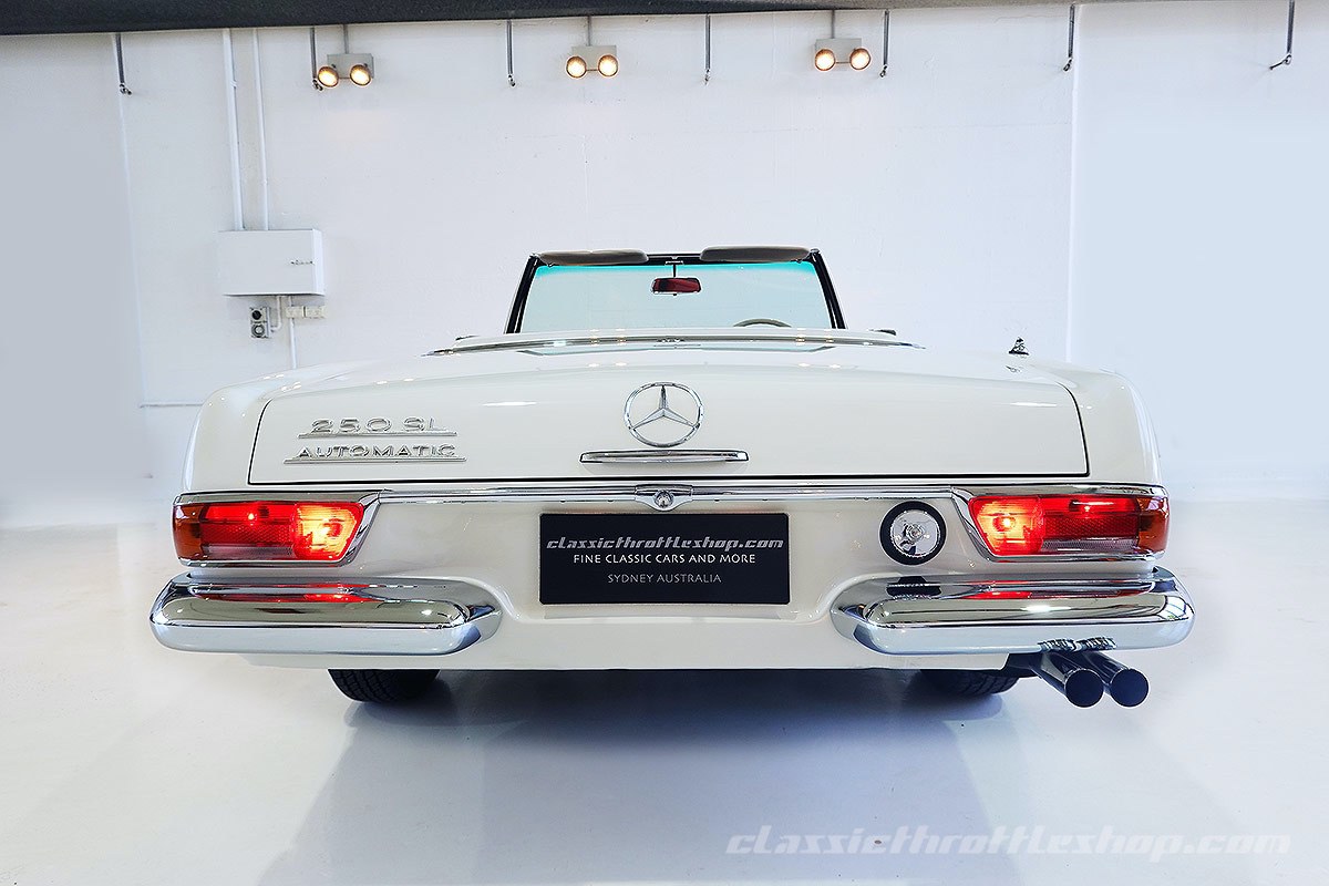 1967-Mercedes-Benz-250-SL-Papyrus-White-11