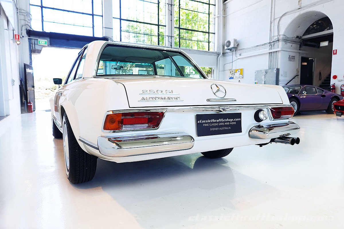 1967-Mercedes-Benz-250-SL-Papyrus-White-4