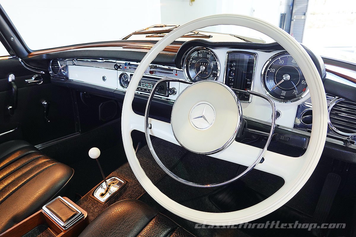 1967-Mercedes-Benz-250-SL-Papyrus-White-42