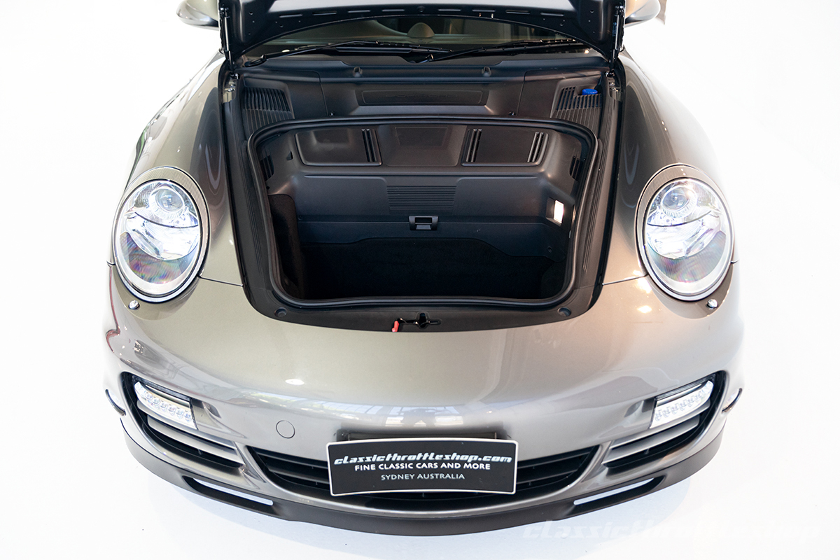 2009-Porsche-911-997-turbo-silver-25