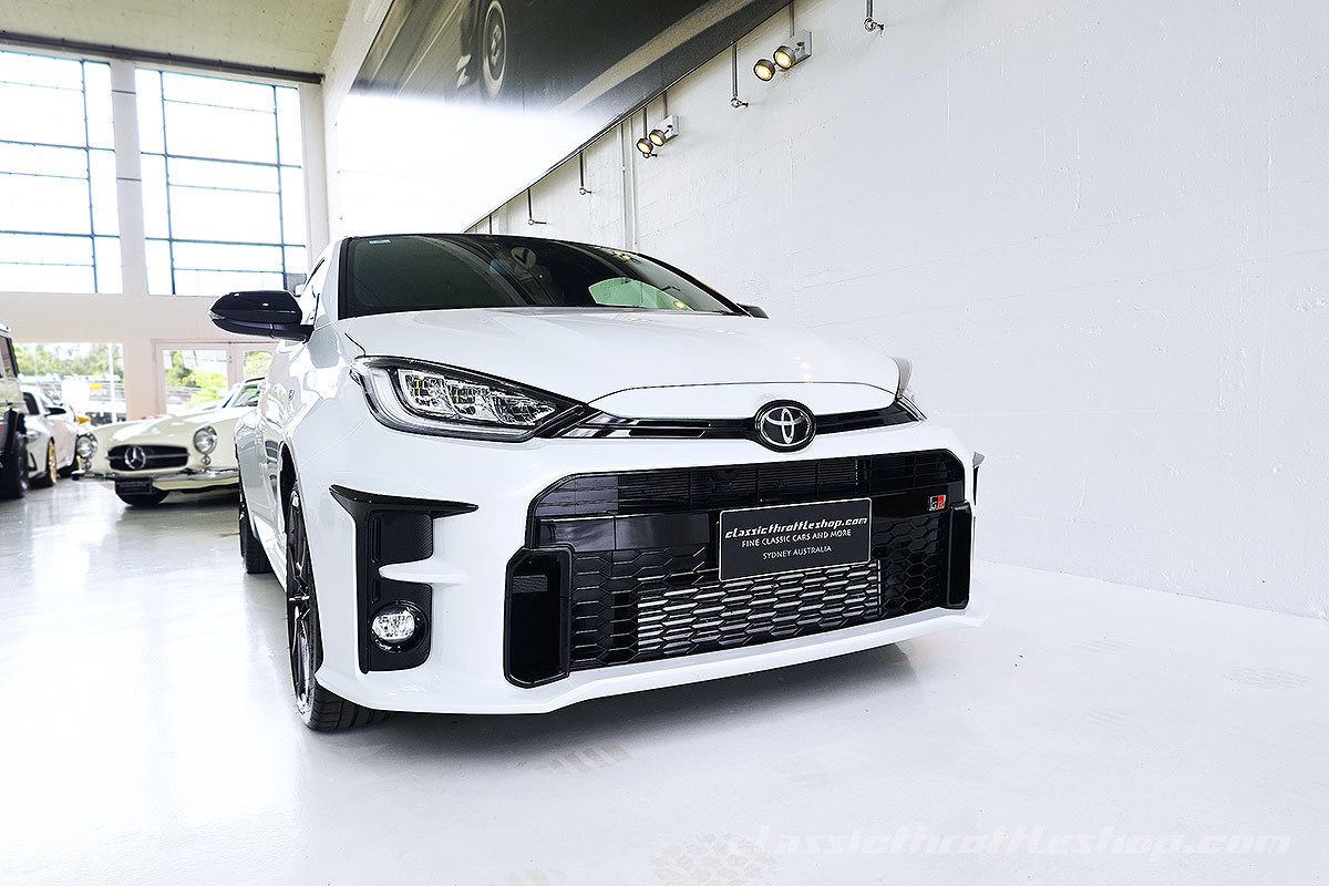 2022-Toyota-GR-Yaris-Rallye-Frosted-White-1