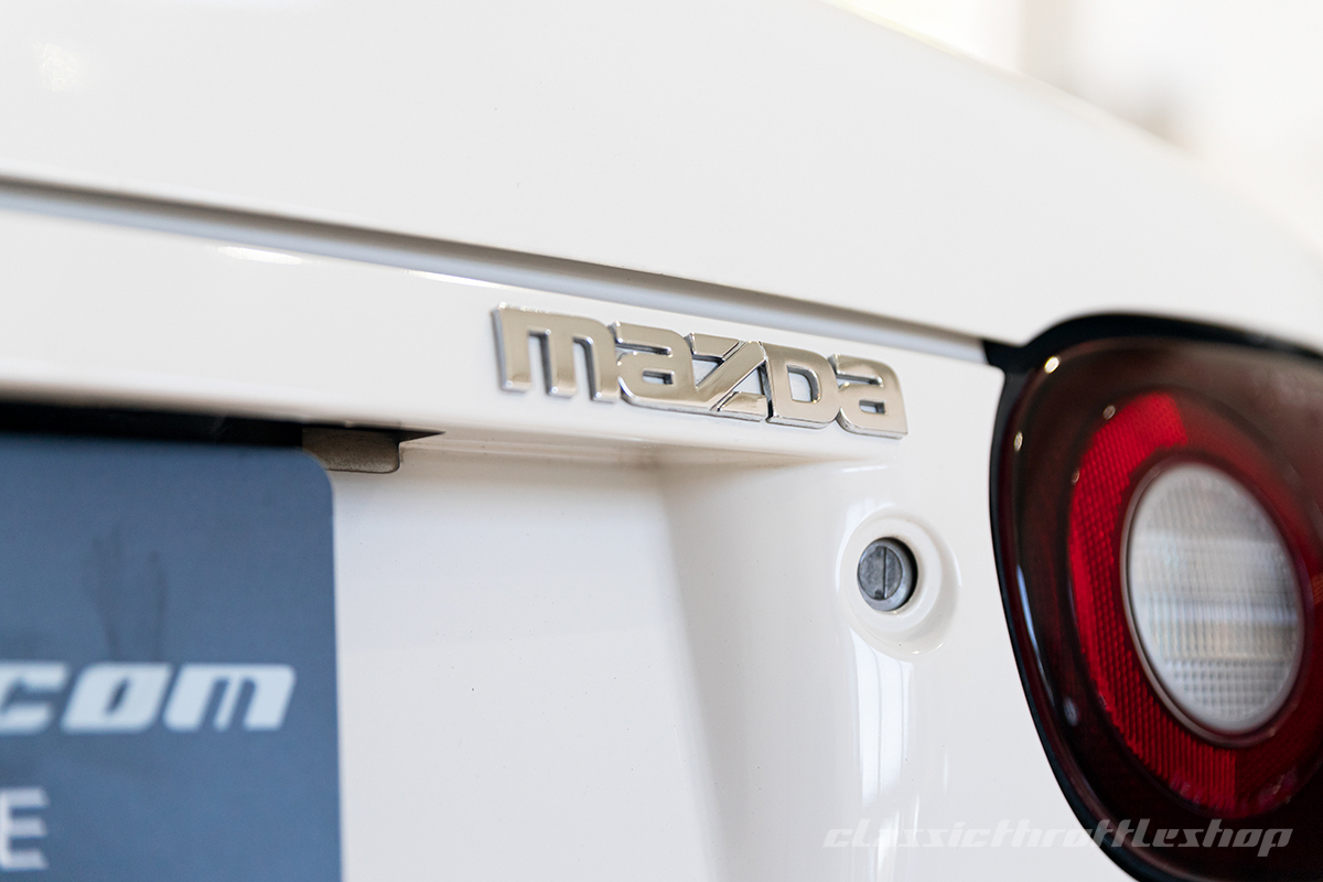 1995-Mazda-MX-5-Classic-White-24