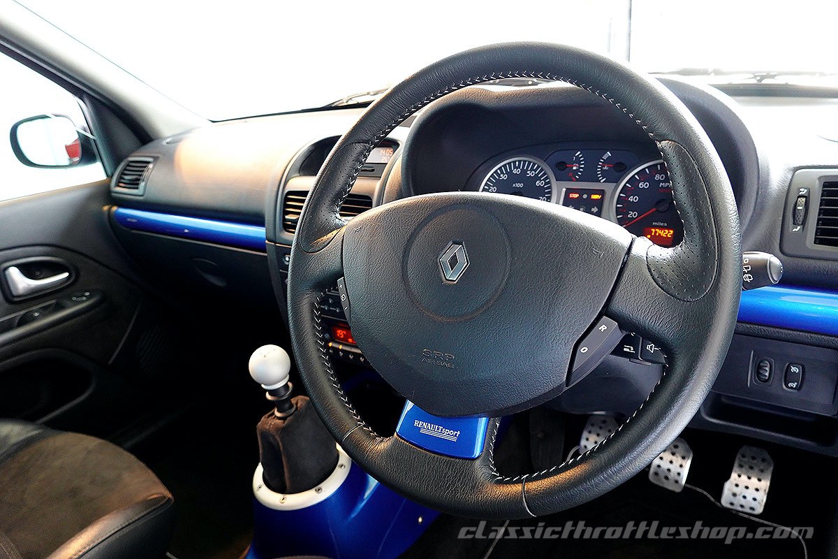 2003-Renault-Clio-V6-Phase-2-French-Blue-39
