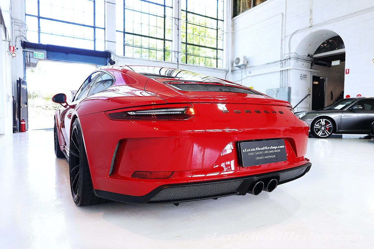 2019-Porsche-991.2-GT3-Touring-Carmine-Red-4