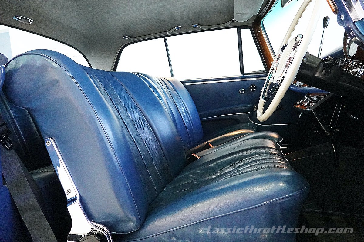 1967-Mercedes-Benz-250-SE-Blue-35