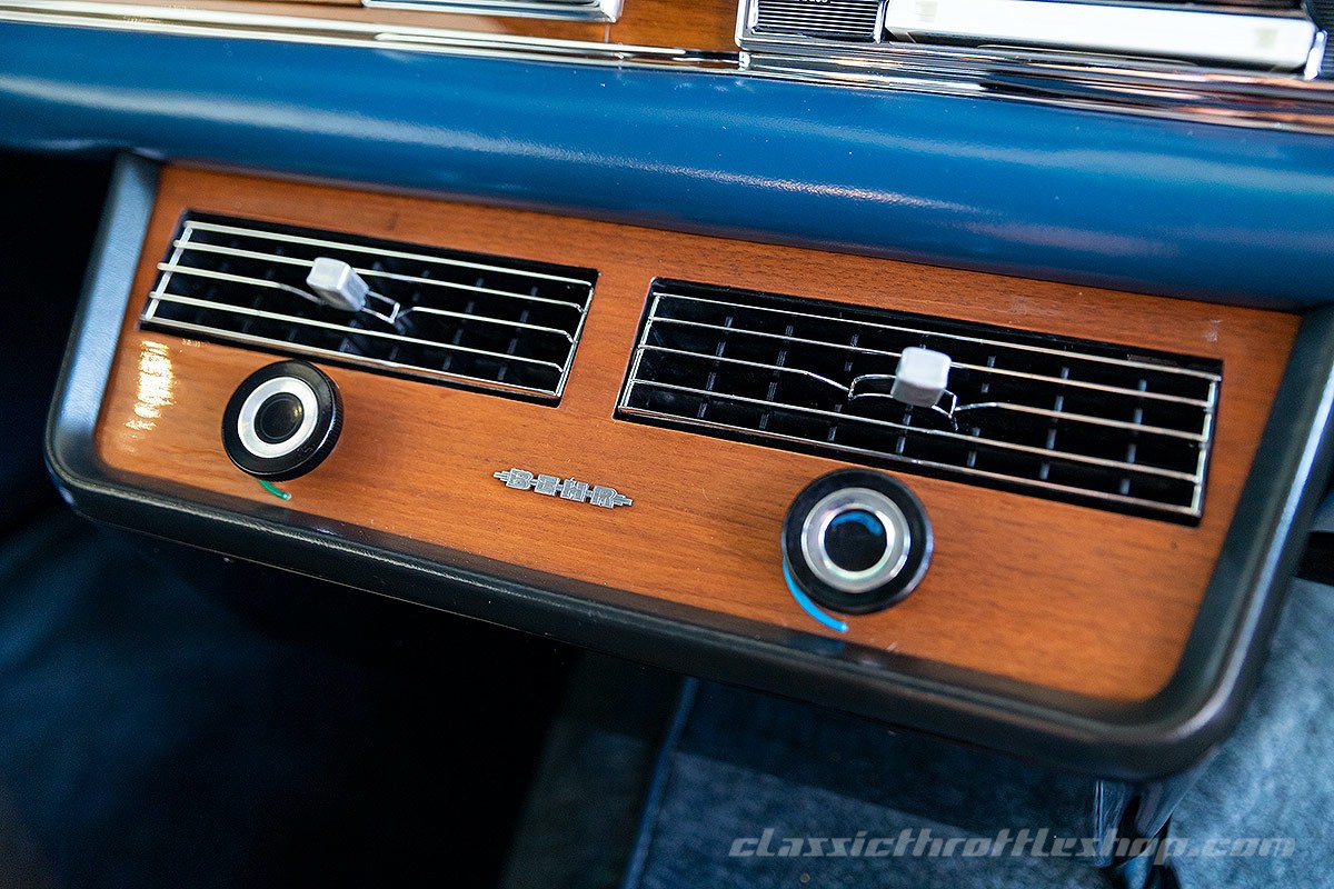 1967-Mercedes-Benz-250-SE-Blue-45