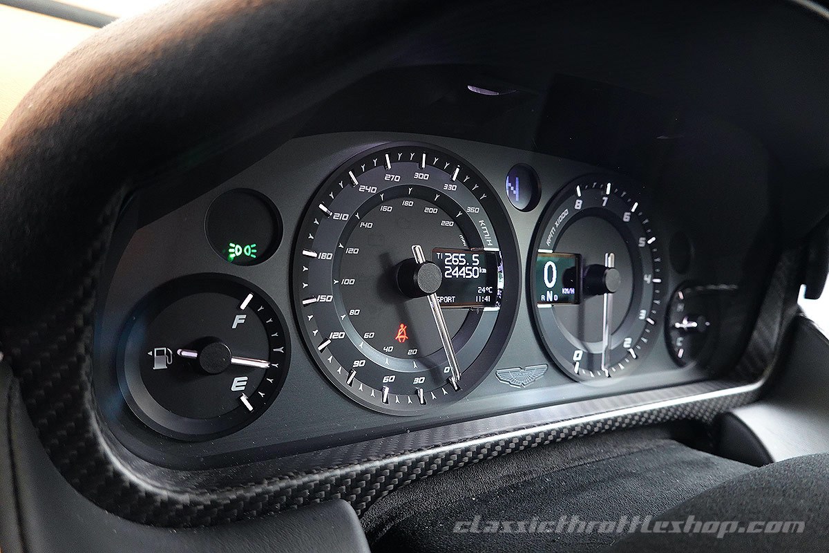 2016-Aston-Martin-Vantage-GT-Carbon-Skyfall-Silver-47