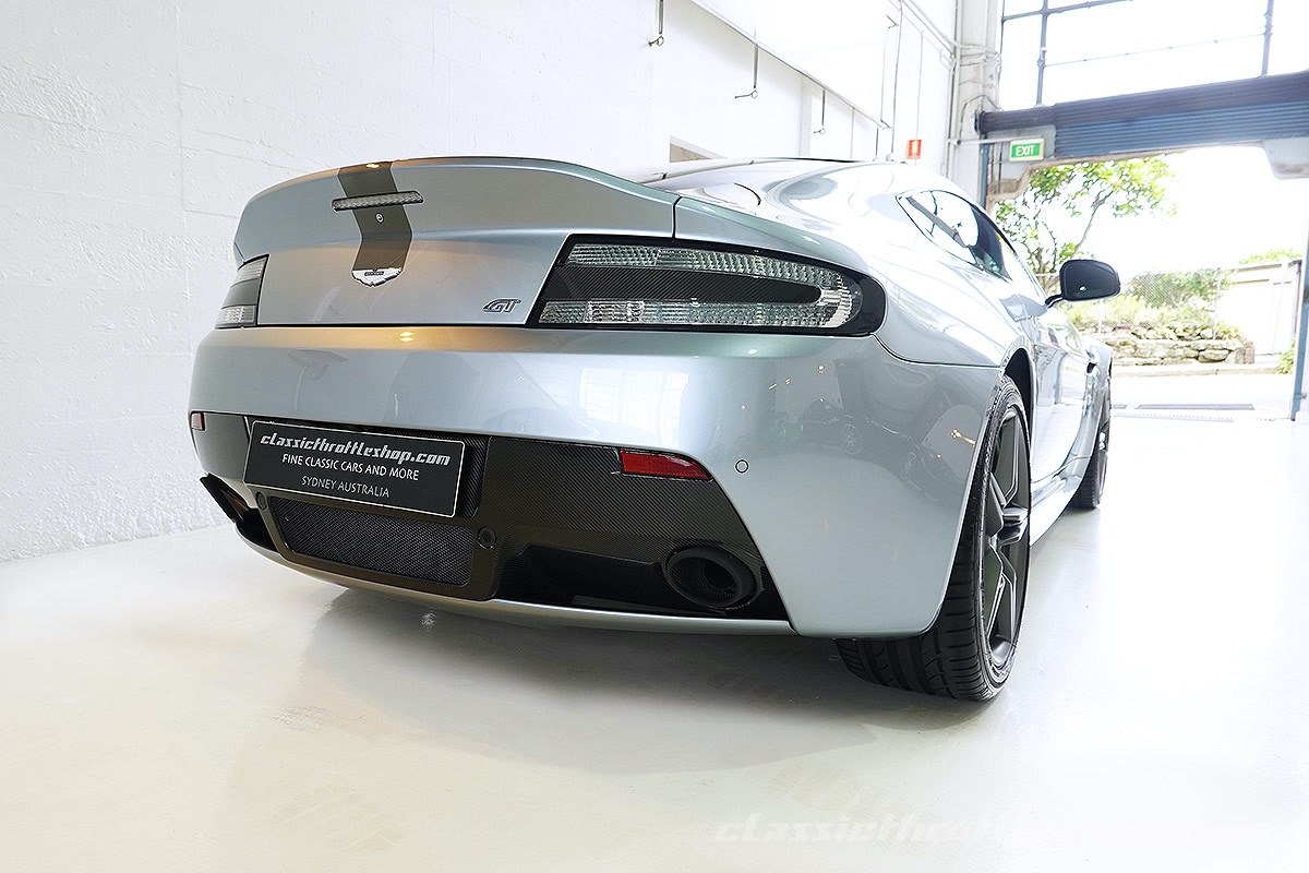 2016-Aston-Martin-Vantage-GT-Carbon-Skyfall-Silver-6