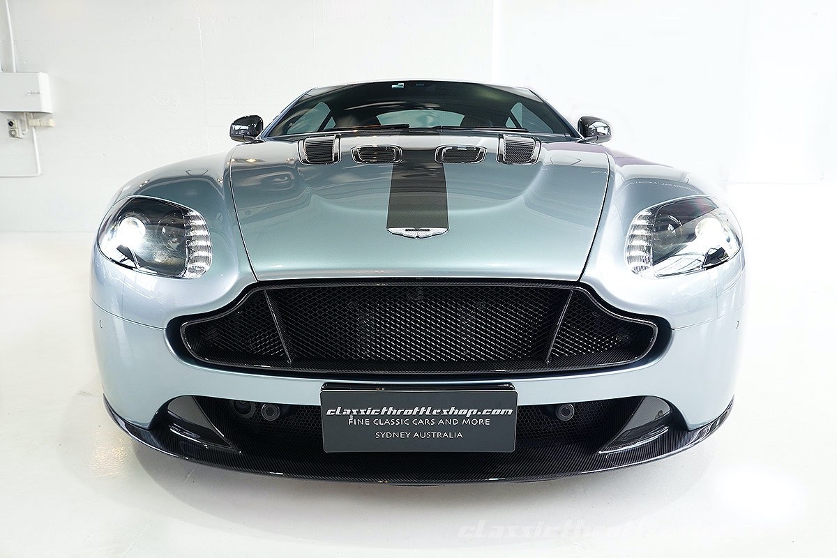 2016-Aston-Martin-Vantage-GT-Carbon-Skyfall-Silver-9