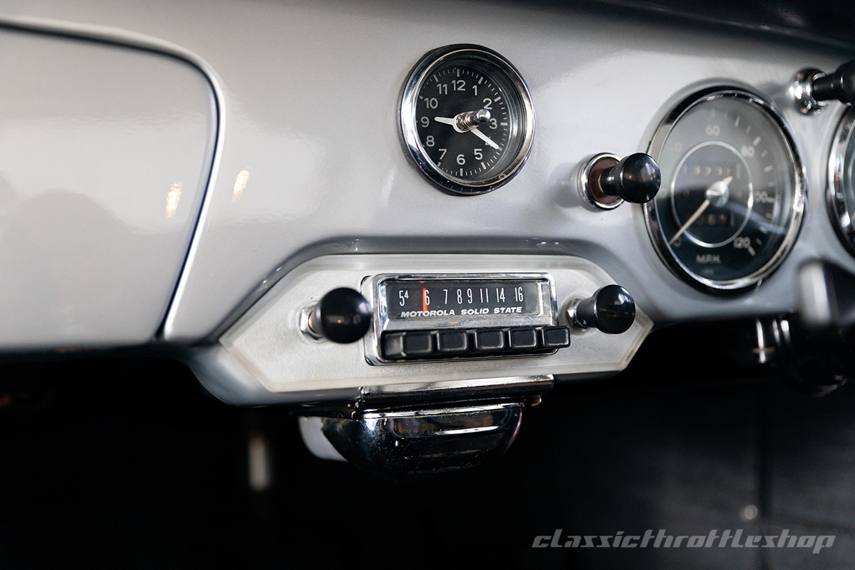 Porsche-356-coupe-silver-48