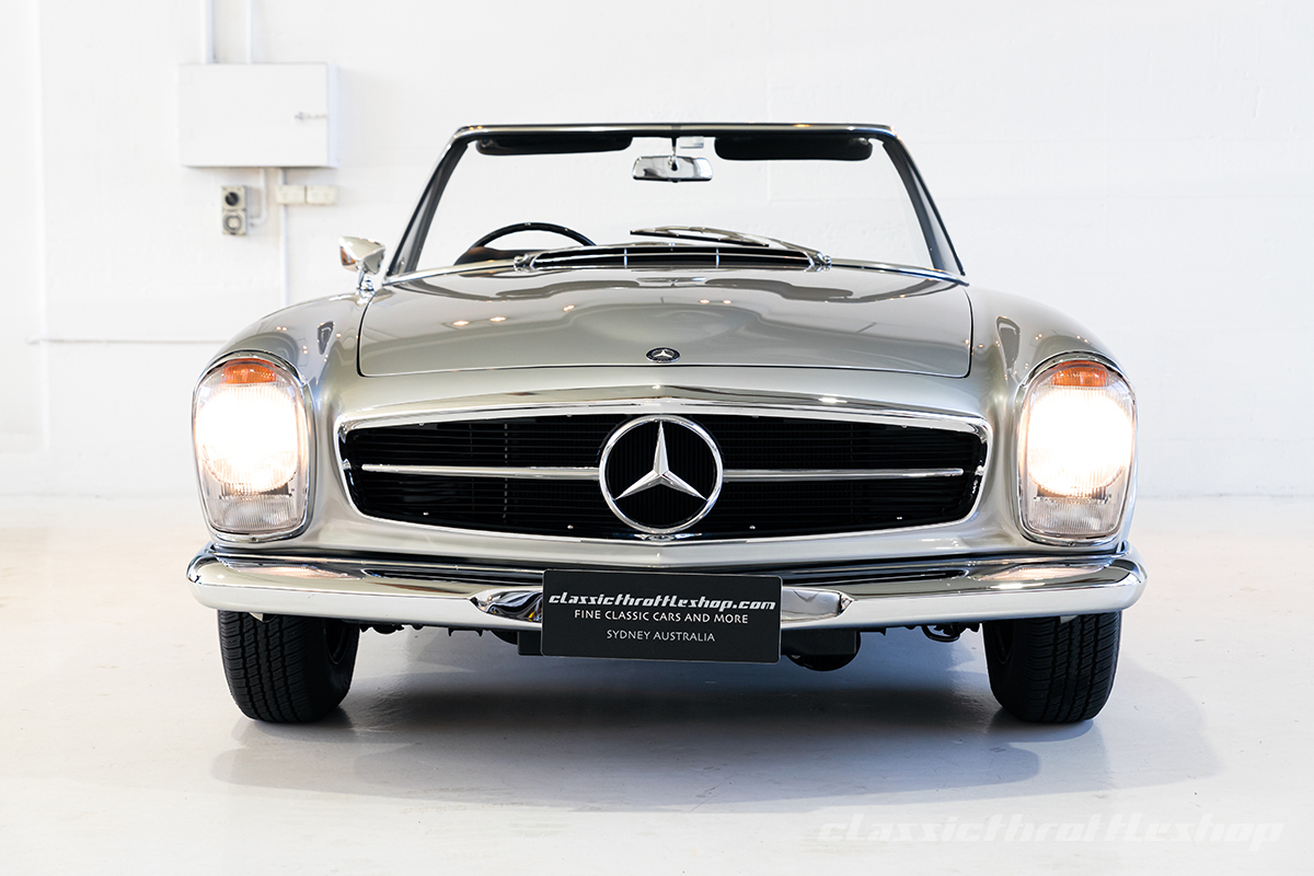 1966-Mercedes-Benz-230SL-silver-11