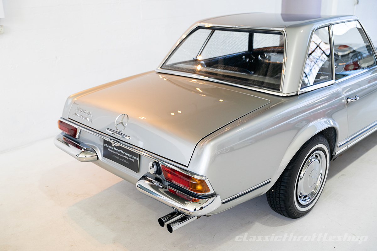 1966-Mercedes-Benz-230SL-silver-15