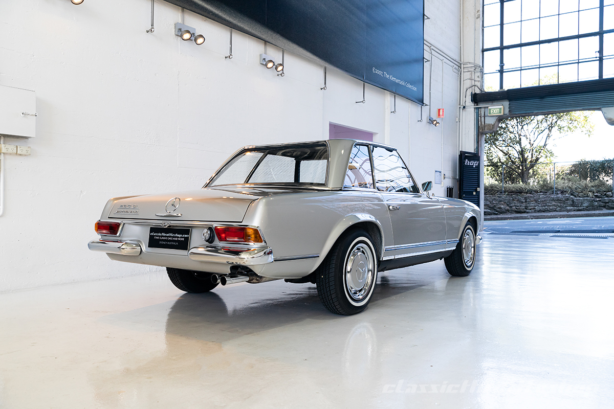 1966-Mercedes-Benz-230SL-silver-17