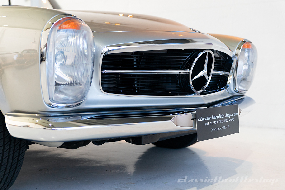 1966-Mercedes-Benz-230SL-silver-18