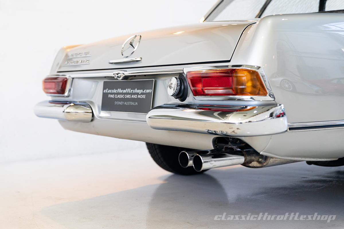 1966-Mercedes-Benz-230SL-silver-19