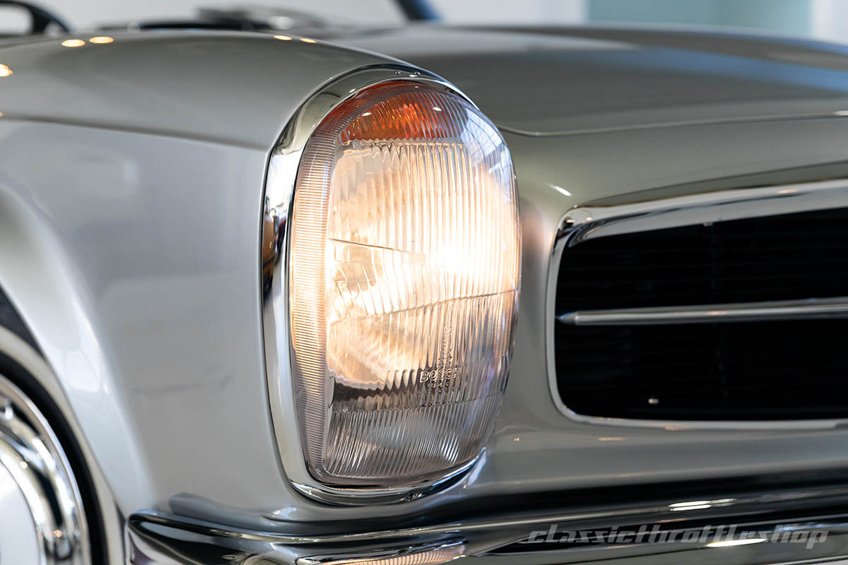 1966-Mercedes-Benz-230SL-silver-20