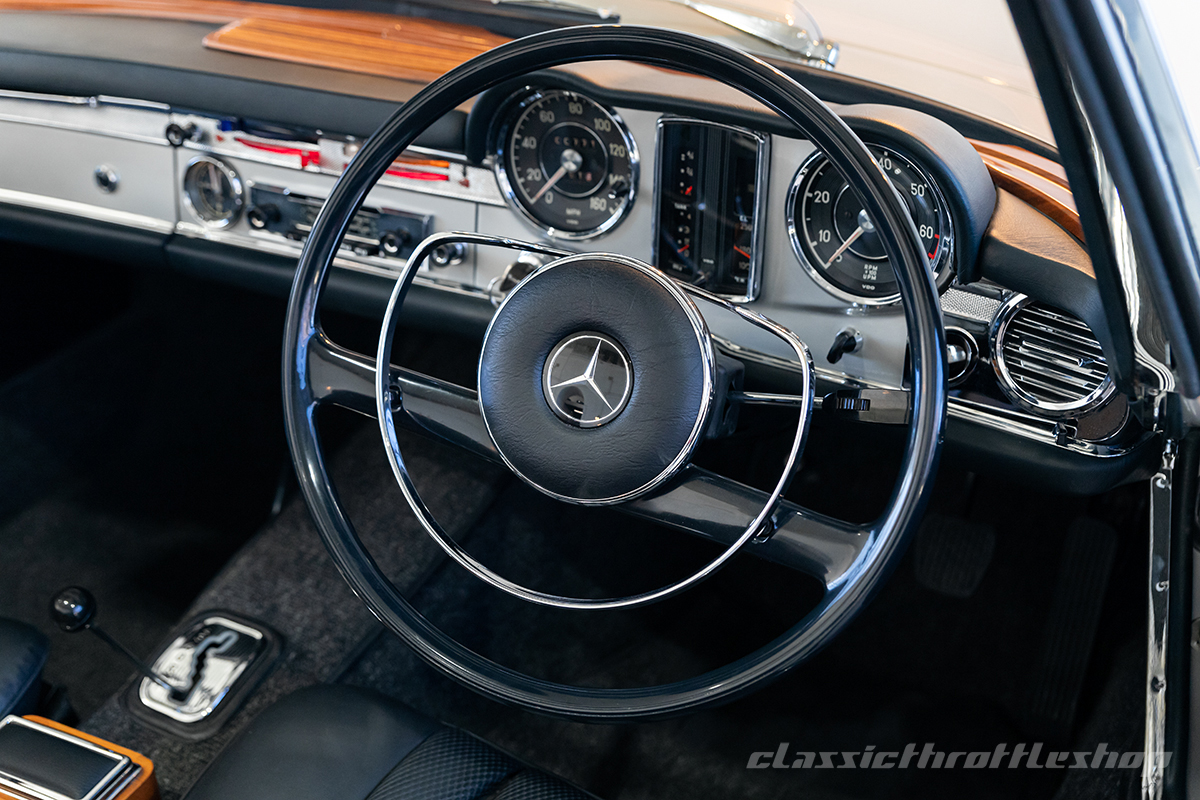 1966-Mercedes-Benz-230SL-silver-46