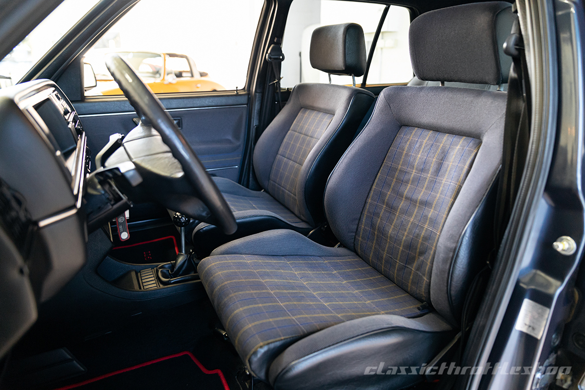 1989-VW-Golf-GTI-16V-Atlas-Grey-36