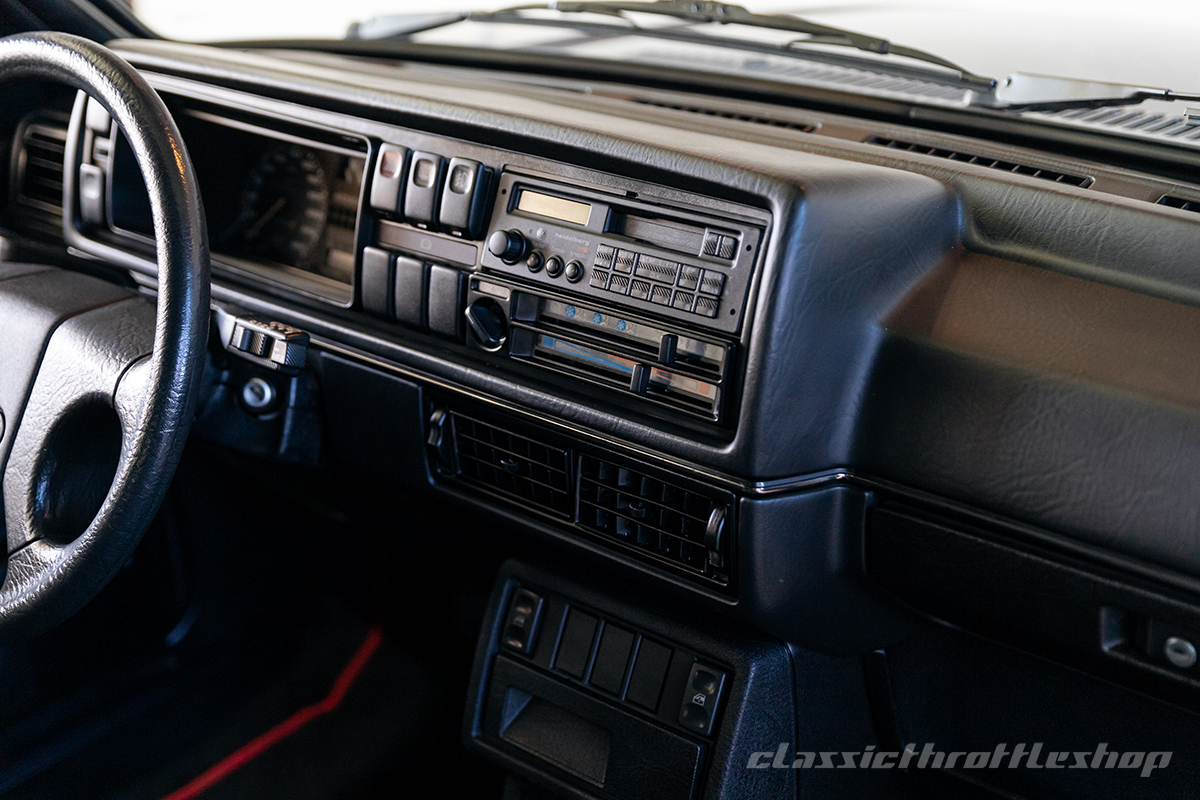 1989-VW-Golf-GTI-16V-Atlas-Grey-47