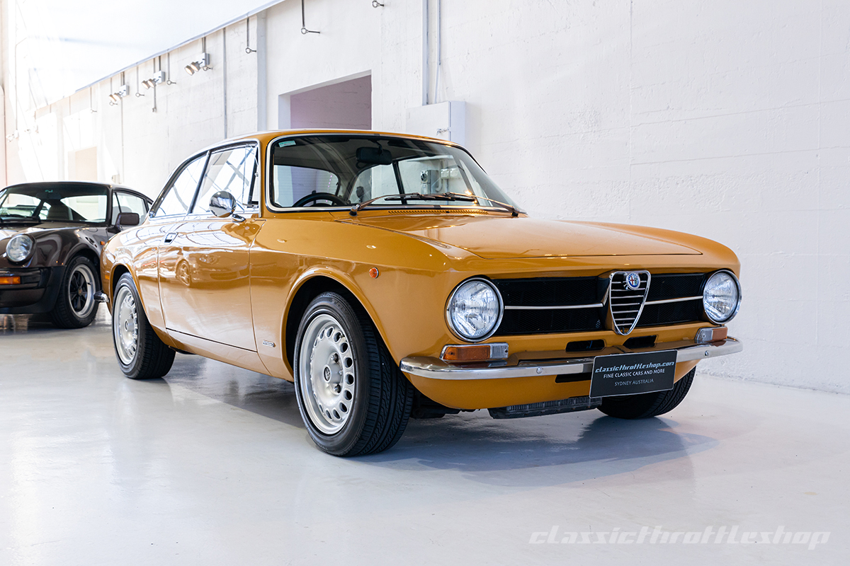 1973-Alfa-Romeo-1600-GT-Junior-Manual-Yellow-1