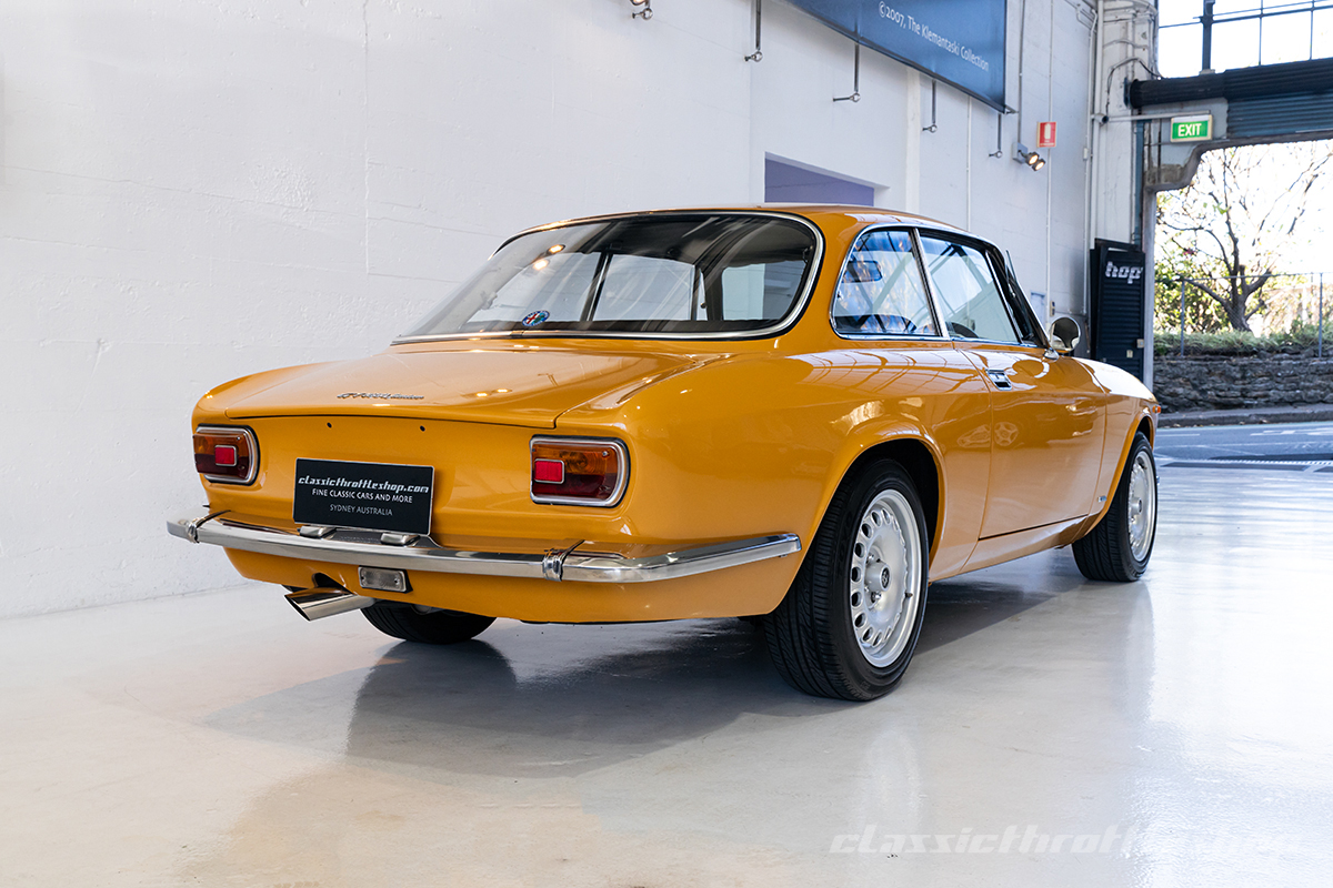 1973-Alfa-Romeo-1600-GT-Junior-Manual-Yellow-6