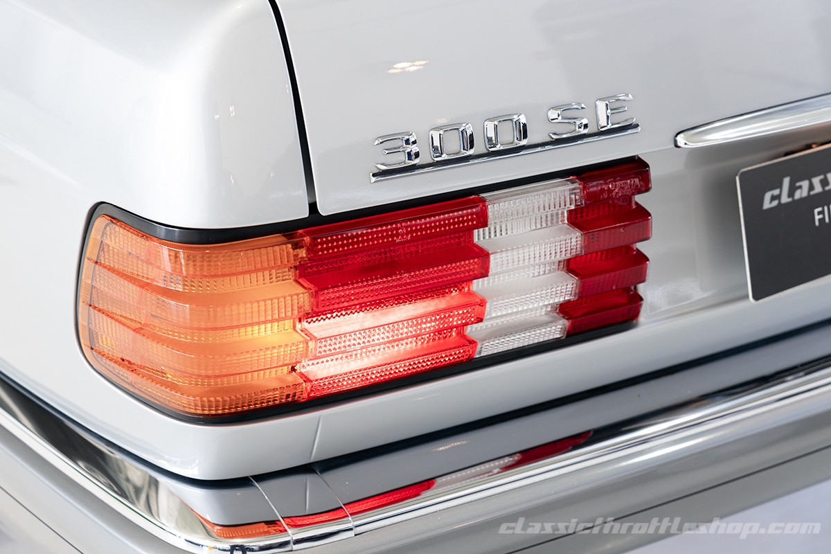1986-Mercedes-Benz-300-SE-Astral-Silver-19