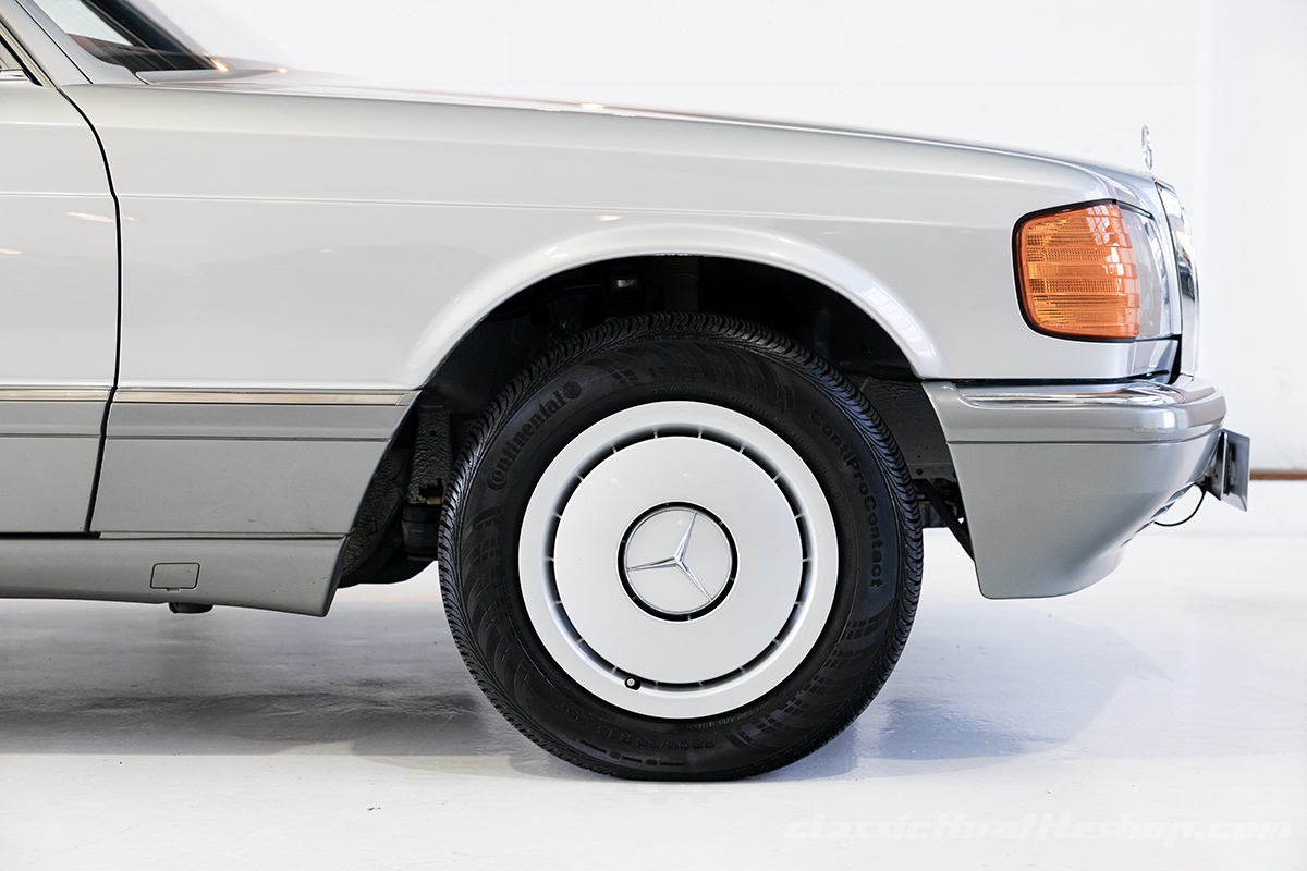 1986-Mercedes-Benz-300-SE-Astral-Silver-27