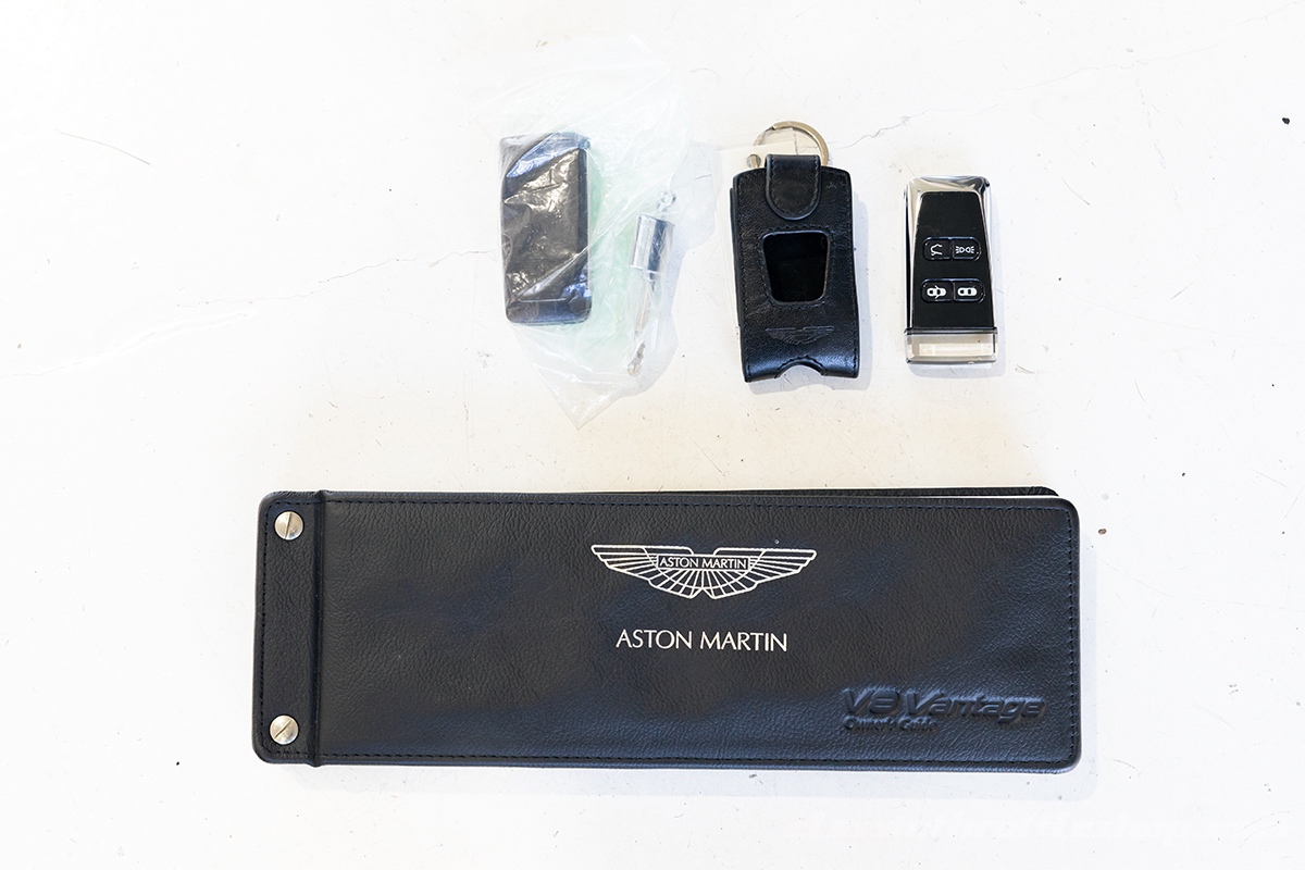 2010-Aston-Martin-V8-Vantage-Tungsten-Silver-51