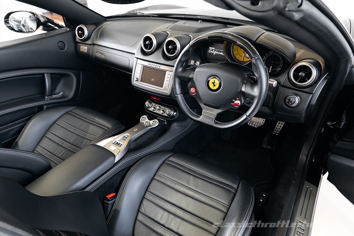 2011-Ferrari-California-Nero-Daytona-44