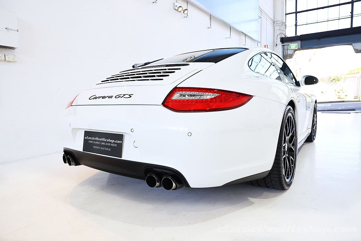 2011-Porsche-997.2-GTS-Carrara-White-6