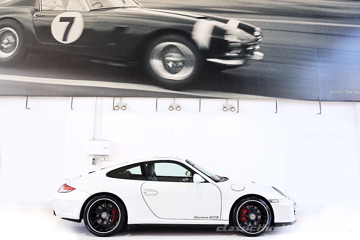 2011-Porsche-997.2-GTS-Carrara-White-7