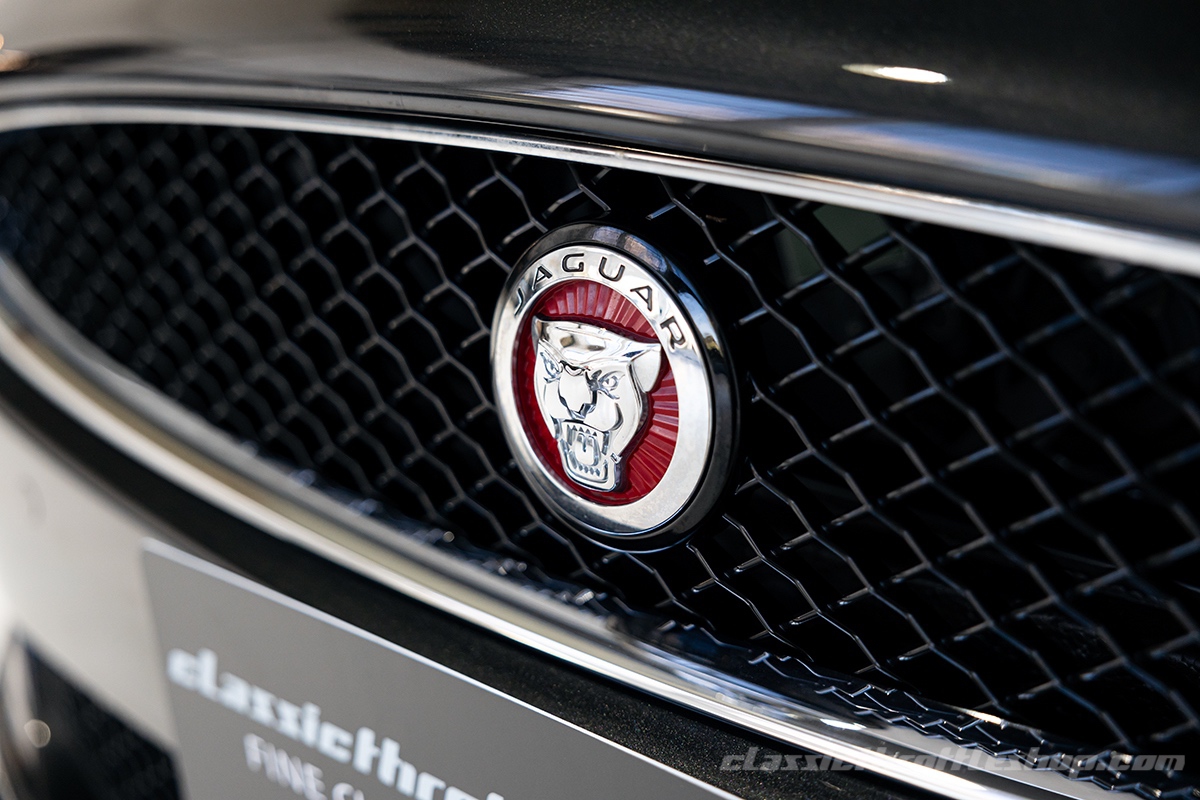 2014-Jaguar-XKR-Ebony-Black-24