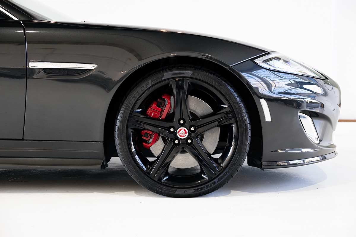 2014-Jaguar-XKR-Ebony-Black-29