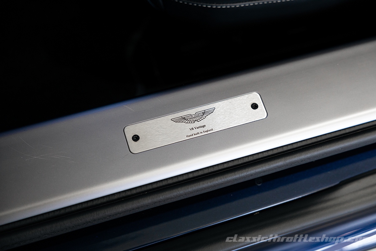 2015-Aston-Martin-V8 Vantage-Midnight-Blue-49