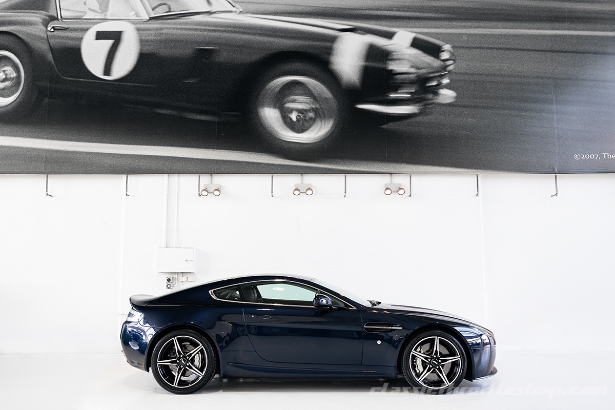 2015-Aston-Martin-V8 Vantage-Midnight-Blue-7