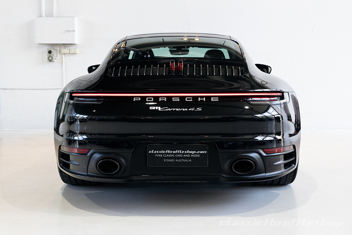 Porsche-911-Carrera-4s-Black-10