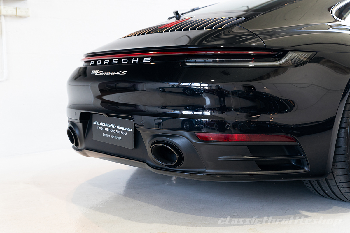 Porsche-911-Carrera-4s-Black-17