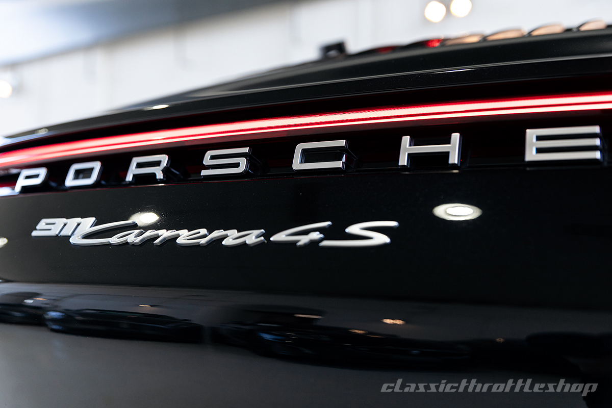 Porsche-911-Carrera-4s-Black-25