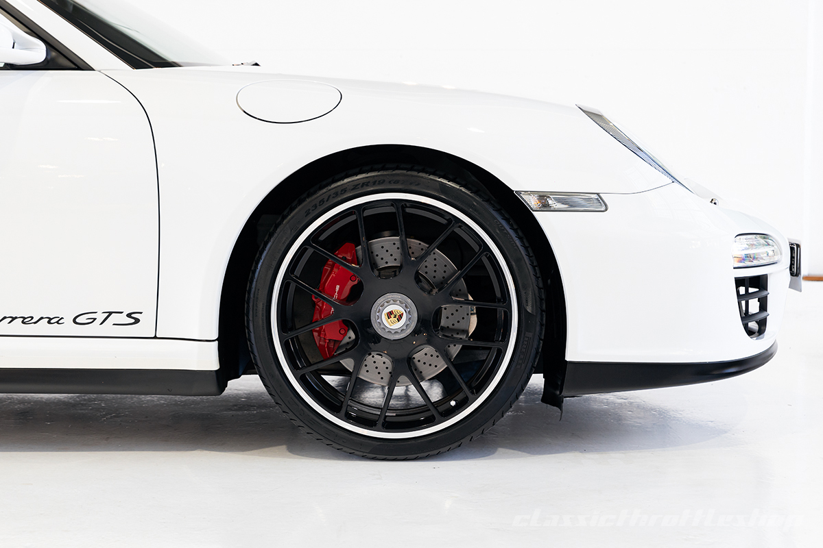 Porsche-Carrera-GTS-white-29